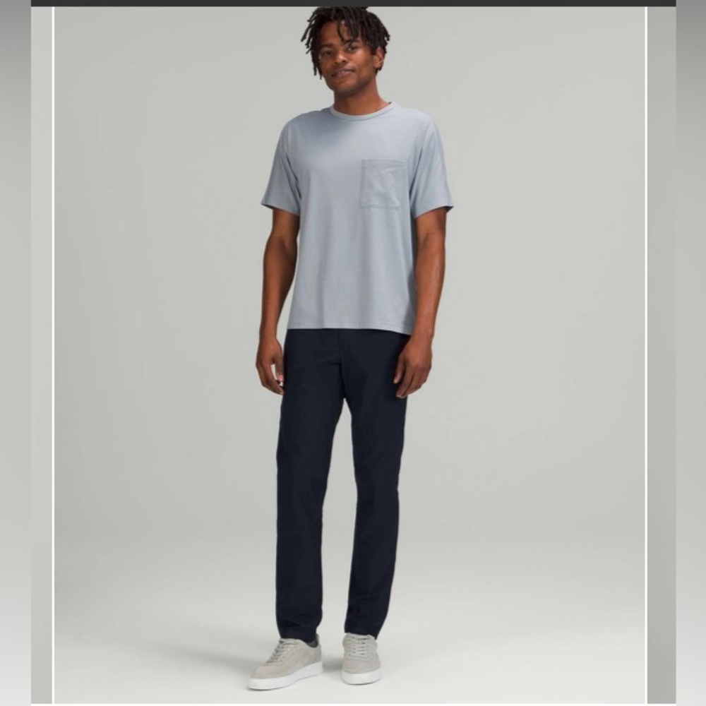 Mens Lululemon The Fundamental Pocket T Shirt, Estimated Size: L/XL